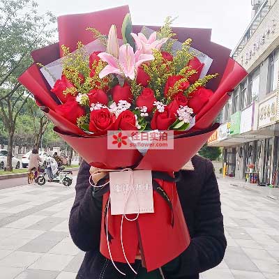 青岛19朵红玫瑰百合，与你幸福前行