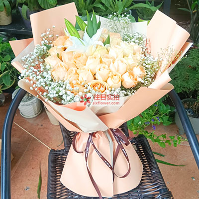 青岛33朵香槟玫瑰百合，心里永远是你