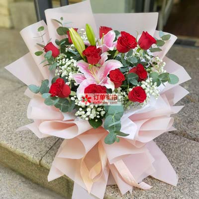 青岛11朵红玫瑰百合，全世界里只有一个你